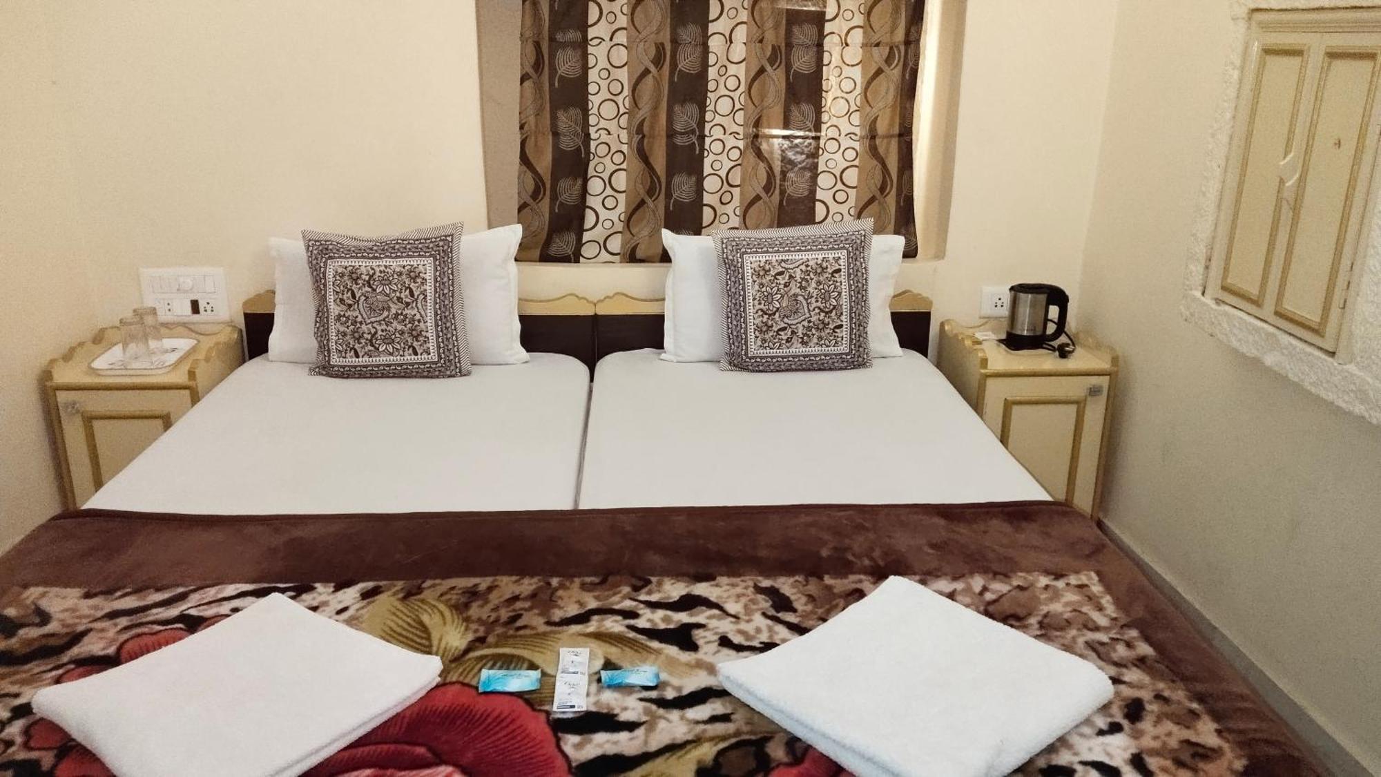 Hotel Himmat Niwas Джайсалмер Екстериор снимка